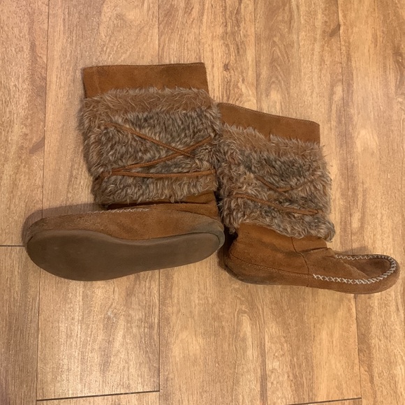 Brown Minnetonka boots - Picture 2 of 3